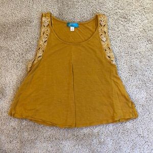 Francesca‘s yellow crop top